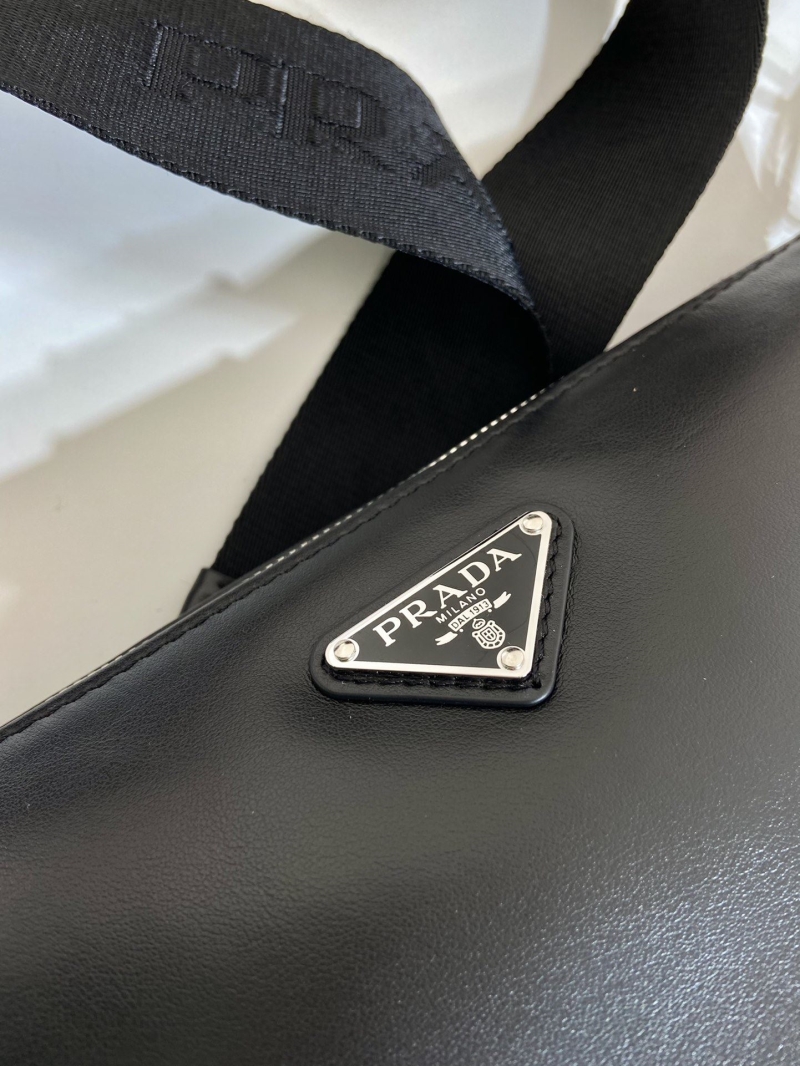 Pra*a triangle pouch